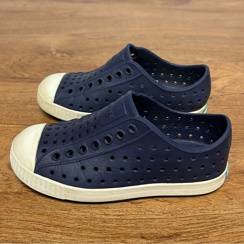Native Navy Blue Kids Shoes Size C10 *well loved*